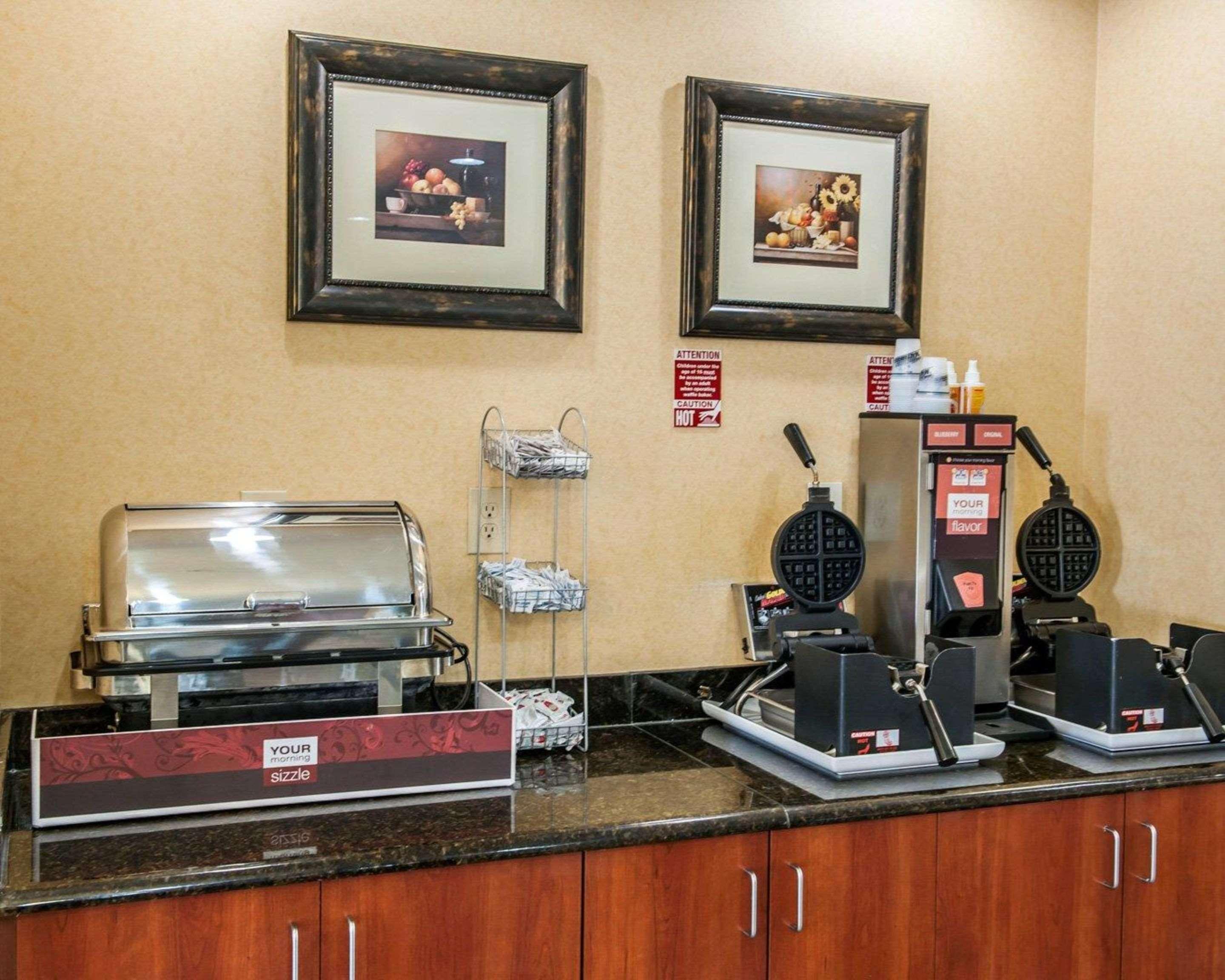 Comfort Suites Near Indianapolis Airport Экстерьер фото